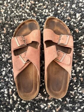 Double-Buckle Arizona Birkenstock Sandals in Dusty Pink